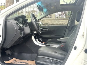 ฮอนด้า แอคคอร์ด ลักชัวรี่ มือสอง: ปี 2016 เครื่องยนต์ 2.0 ลิตร เกียร์ CVT, รถซีดานสำหรับครอบครัวที่สะดวกสบายที่สุด - Product Image 4