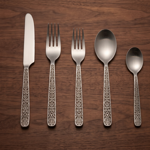 Elegante juego de cubiertos metálicos con diseño de mango intrincado, acabado mate, apto para lavavajillas, para vajilla de boda, fiestas y restaurantes. - Product Image 1