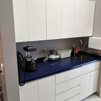 Projet de clinique dentaire américaine Cabinet de rangement en laque blanche Bureau de réception avec comptoir en pierre de quartz bleu