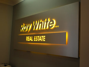 لافتات LED أكريليك من كاسون مع توصيل سريع، لافتات مضيئة للمكاتب والأعمال، حروف ثلاثية الأبعاد مضاءة من الخلف، صندوق لافتات 12 فولت مع ضمان لمدة سنة - Product Image 3