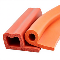 Bande d'étanchéité en silicone expansé thermo-isolante résistante aux hautes températures, moulée sur mesure pour les portes de sortie d'air des fours de machines de revêtement