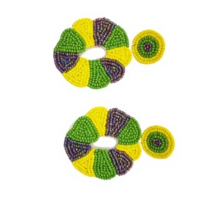 Boucles d'oreilles tendance à fleurs perlées colorées pour femmes, bijoux fantaisie bohèmes pour soirée, motif vert jaune violet, accessoire de mode - Product Image 1