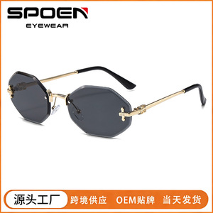 Gafas de Sol Octagonales sin Montura para Mujer, Lentes Degradados en Morado, Protección UV400, Diseño Ligero y Moderno - Product Image 5