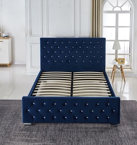 <span class=keywords><strong>Lit</strong></span> double moderne en bois <span class=keywords><strong>avec</strong></span> tête de <span class=keywords><strong>lit</strong></span> capitonnée en velours et boutons en cristal, disponible en tailles Queen et King - Product Image 1