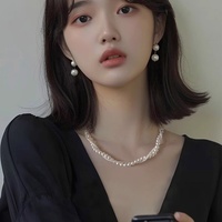 Collier double couche en bambou et perles géométriques pour femme, style sportif, inaltérable, polyvalent, haut de gamme, idéal pour l'été, bijou simple pour la clavicule