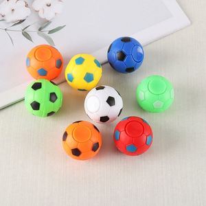 Divertido Juguete Sensorial Antiestrés de 1.4 Pulgadas, Mini Pelota de Fútbol para Dedos, Spinner para Adolescentes y Adultos - Product Image 2