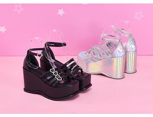 Sandales compensées argentées à quatre brides pour femme - Product Image 1