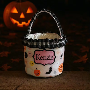 Paniers cadeaux d'Halloween personnalisables avec poignée à volants, imprimés citrouille, chauve-souris et fantôme, à carreaux roses, pour un look adorable et personnalisé - Product Image 5