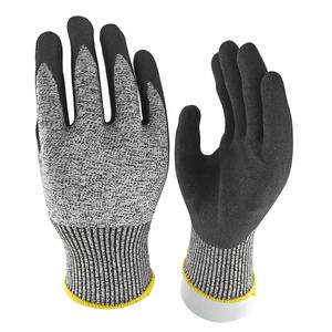 ANSI A6 Agarre antideslizante Resistencia al aceite Guantes resistentes a cortes Guantes de seguridad con revestimiento de Palma de nitrilo de arena negra - Product Image 4