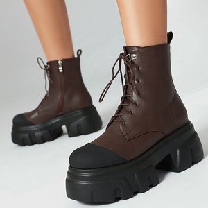 Bottes courtes pour femmes à semelles épaisses taille 44, plateformes hautes avec bottines à lacets, patchwork de couleurs - Product Image 3