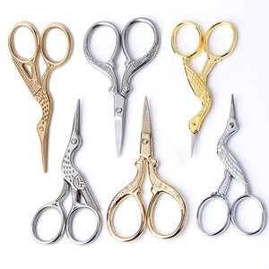 กรรไกรตัดเล็บแบบกรรไกรตัดกระดาษ กรรไกรตัดเล็บสีทองและสีเงิน เครื่องมือเสริมความงามสไตล์วินเทจ ทนทาน ใช้ในบ้าน ใบมีดตรง รูกลม - Product Image 1