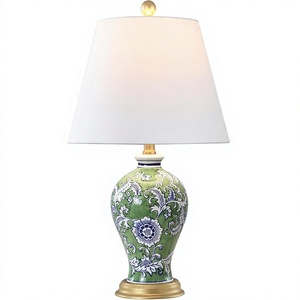 Lámpara <span class=keywords><strong>de</strong></span> Cerámica Estilo Campestre Francés <span class=keywords><strong>de</strong></span> 24 Pulgadas con Diseño Floral, Color Verde y Blanco, Estilo Chinoiserie, con Pantalla <span class=keywords><strong>de</strong></span> Lino y Detalles Dorados - Product Image 1