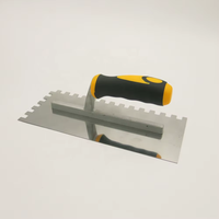 Truelle de pose de revêtement de sol en acier inoxydable à encoches de qualité industrielle, 10 mm x 10 mm, avec poignée ergonomique en caoutchouc pour le plâtrage