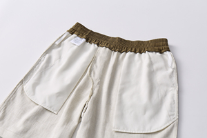 Shorts décontractés pour hommes, coupe confortable, idéaux pour des mouvements fluides, avec un look épuré, une sensation naturelle et un style simple. - Product Image 2