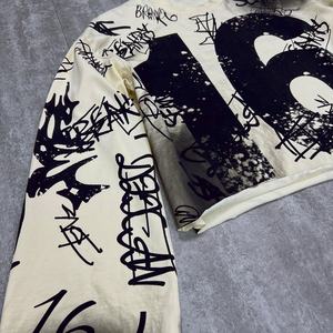 T-shirt à manches longues surdimensionné en coton lourd à imprimé graphique, style streetwear, bords bruts, lavage à l'acide, vente en gros - Product Image 4