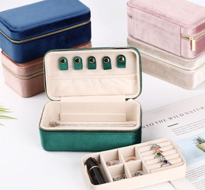 Estuche de Joyería de Terciopelo Italiano de Lujo, Multifuncional, con Cierre, Color Personalizable, para Viaje - Product Image 5