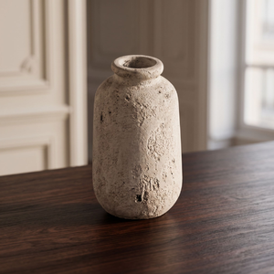 Jarrón de arcilla de terracota hecho a mano, con una acabatura mate perfecta para realzar la decoración de tu hogar y la estética de tu mesa. - Product Image 2