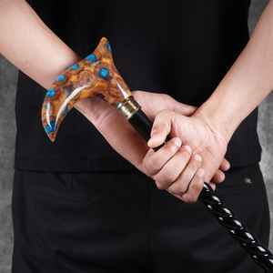 ไม้เท้าเดินทำจากเรซิ่นและไม้ ผสมผสานความสะดวกสบาย ความปลอดภัย และสไตล์ เหมาะสำหรับการเดินทั้งในร่มและกลางแจ้ง - Product Image 5