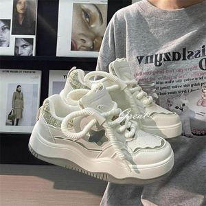 Nouvelles baskets blanches à semelle épaisse pour femme 2026, style étoile, chaussures décontractées, tendance Hong Kong, chaussures de sport polyvalentes - Product Image 4