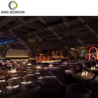 Ensemble de meubles personnalisés pour bar à vin, restaurant, boîte de nuit, comptoir de bar à cocktails en forme de L avec éclairage LED, design de table