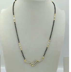 Collar Mangalsutra con Cuentas Negras, Estilo Oro y Diamantes, Elegante Colgante Curvo para Uso Diario y Ocasiones Especiales - Product Image 1