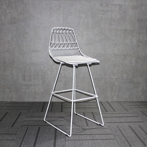 Haute qualité en acier peinture <span class=keywords><strong>blanc</strong></span> rouge <span class=keywords><strong>noir</strong></span> haute chaise de bar meubles de restaurant nordique fil tabouret de bar - Product Image 2