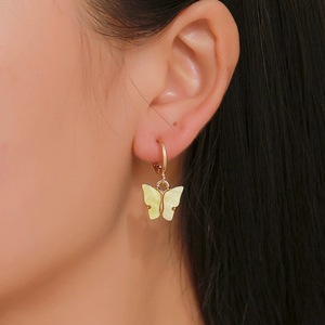 Artlady coreana in oro placcato simpatico animale charm in acrilico ciondoli <span class=keywords><strong>gioielli</strong></span> in lega per ragazze orecchini a cerchio <span class=keywords><strong>gioielli</strong></span> religiosi cristiani - Product Image 2