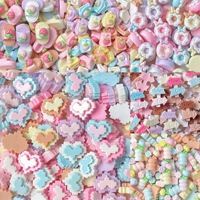 Accessoires en résine DIY : mini pantoufles, panneaux routiers, donuts, cœurs pixelisés ; breloques miniatures assorties pour pinces à cheveux et décoration de coques de téléphone