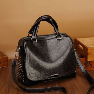 Meilleure vente de sac à main en cuir PU pour femme avec trois sangles sac à bandoulière pour femme avec fermeture à couvercle sac à main pour femme - Product Image 5