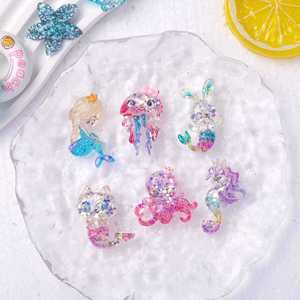 Épingle à cheveux DIY en résine faite à la main, motif princesse sirène de dessin animé aux couleurs vives, style artistique de Noël - Product Image 1