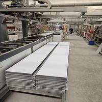 Panneaux muraux modernes en fibre de bambou écologiques, installation rapide, étanches, auto-adhésifs pour villas, vente en gros transfrontalière