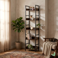 Estantería Alta con Marco de Metal Negro y Estantes de Madera, Estilo Industrial, Vertical, con Ganchos Laterales Múltiples para Colgar Artículos