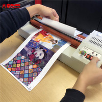 Machine de plastification d'autocollants en papier vinyle étanche et amovible 3D pour téléphones portables et ordinateurs portables Autocollant de peau en stock