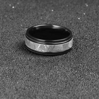 Bague pour homme en zirconium noir de 8 mm, bande plate avec milgrain inversé et incrustation de météorite Muonionalusta authentique