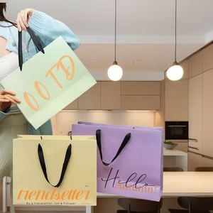 Bolsa de Papel para Regalos Biodegradable Personalizada con Asa, Envuelta en Papel Kraft Blanco - Product Image 3