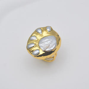 Vente flash Bague en cuivre plaqué or 18 carats en forme de patte de <span class=keywords><strong>chat</strong></span> avec perle d'eau douce naturelle pour femmes - Product Image 1