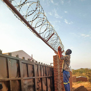 Economical Hot Dipped Galvanized Security Barbed <b>Wire</b> <b>Mesh</b> Bats 2.0mm Durable Razors 200m ISO9001 Certified GELE Brand - Product Image 6