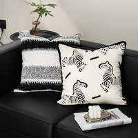 Housse de coussin décorative en jacquard chenille de luxe, motif zèbre, géométrique noir et blanc moderne, pour canapé