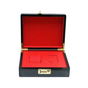 กล่องเก็บรหัสผ่านระดับไฮเอนด์ กล่องเก็บนาฬิกา ไม้คาร์บอนไฟเบอร์ พร้อมกุญแจรหัส รูปทรงสี่เหลี่ยมผืนผ้า เคลือบเงาสีแดง ภายในกล่องใส่บัตร <span class=keywords><strong>SVIP</strong></span> - Product Image 1