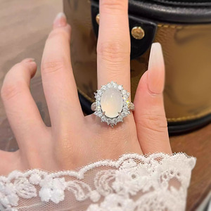 Élégant <span class=keywords><strong>Noble</strong></span> Ivoire Pierre Anneau À La Mode Micro Pavé <span class=keywords><strong>Opale</strong></span> Zircon Grand Pigeon Oeuf De Fiançailles De Mariage Cuivre Bijoux Anneaux À La Mode - Product Image 1