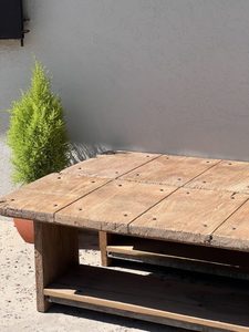 Table basse moderne simple à deux coussins Finition marron chaude Meubles de salon en bois massif pour la maison et la décoration du couloir - Product Image 2