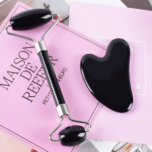 Tenu dans la main Obsidienne Noire Naturelle Rouleau En Forme De Coeur Gua Sha Grattoir <span class=keywords><strong>Masseur</strong></span> Outil - Product Image 5