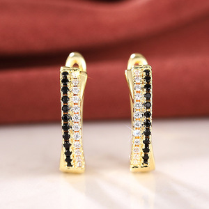 Orecchino a polsino geometrico bicolore da donna con pietre scintillanti, gioiello alla moda per l'uso quotidiano - Product Image 5