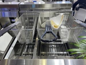 Vente directe d'usine, friteuse électrique de haute qualité, friteuse à poulet pour restauration rapide, friteuse ouverte à trois cylindres avec système de filtration d'<span class=keywords><strong>huile</strong></span> - Product Image 4