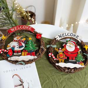 Muñeco de nieve y anciano, puerta de vid, corona de pared, adorno colgante de ventana de cristal navideño festivo para crear un ambiente acogedor - Product Image 1