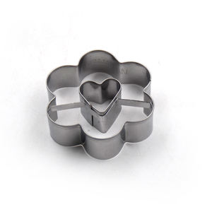 Stampo a forma di cuore in acciaio inossidabile stampino <span class=keywords><strong>per</strong></span> <span class=keywords><strong>biscotti</strong></span> creativi <span class=keywords><strong>per</strong></span> la cottura della cucina <span class=keywords><strong>per</strong></span> matrimoni e <span class=keywords><strong>Halloween</strong></span> - Product Image 3