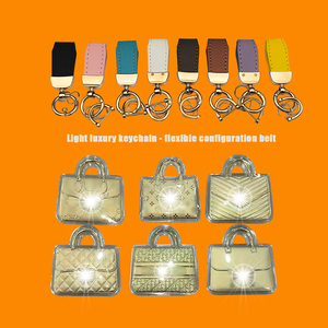 Llavero <span class=keywords><strong>de</strong></span> Lujo <span class=keywords><strong>de</strong></span> Doble Cara en Tono Dorado, Colgante Fino Dorado <span class=keywords><strong>de</strong></span> Alta Gama, Regalo Festivo, Empaque Individual, Unisex, Venta al por Mayor - Product Image 6