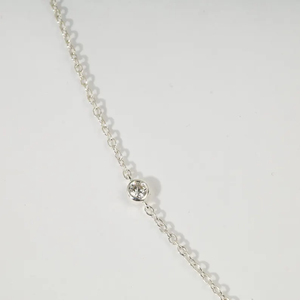 สร้อยคอเพชรทรงกลมเม็ดเดี่ยว 1.74 กะรัต รับรองโดย IGI ดีไซน์มินิมอล ประดับด้วยเพชรทรงกลมสองวง สร้อยคอทองคำ 18K ทำมือ ของขวัญ - Product Image 5