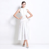 Robe d'été 2026 moderne en dentelle élégante pour femme, longueur mi-cuisse, col licou, taille haute, sans manches, silhouette trapèze, 100 % polyester