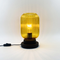 Lámpara de Mesa Nórdica Simple, Lámparas Artísticas, Iluminación Creativa con Pantalla de Vidrio, Lámpara de Mesa de Metal para Dormitorio, Mesa Auxiliar Moderna